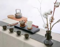 白茶清歡無別事 我在等風也等你全詩是什么？